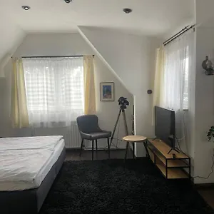 - Hh Airport Bed & Breakfast